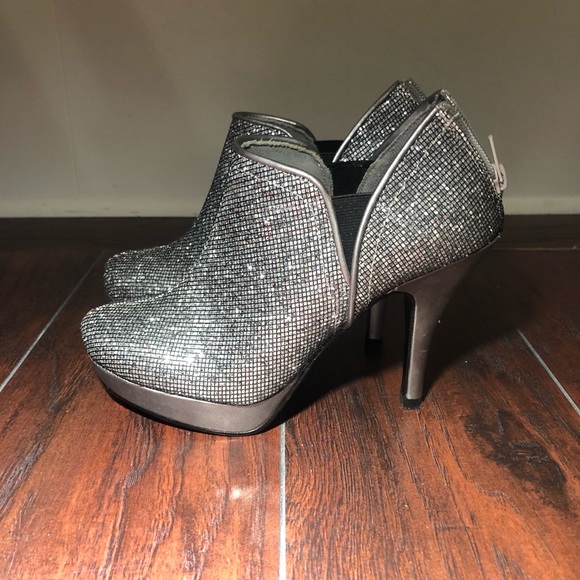 ‼️NEW‼️Sequenced Silver Platform Booties- NEW - Picture 2 of 5